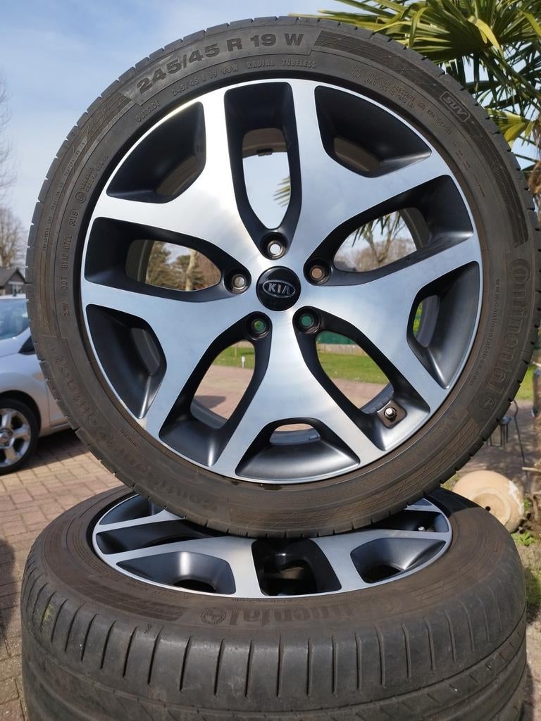 Jantes Kia d'origine avec pneus d'été Continental 245/45/R19, Autos : Pièces & Accessoires, Pneus & Jantes, Jante(s), Pneus été