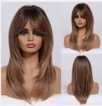 Synthetische pruik medium lang gelaagd met scheiding, Handtassen en Accessoires, Uiterlijk | Haarverzorging, Ophalen of Verzenden