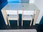 TABLE DE JEU ET 2 CHAISES, Enfants & Bébés, Chambre d'enfant | Tables & Chaises, Enlèvement, Chaise(s)
