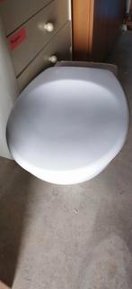 Hangend toilet met softclose vloer, Ophalen, Zo goed als nieuw, Toilet