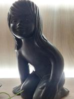 Geglazuurd zwart keramieken beeld van Emiel Laskaris, Antiek en Kunst, Antiek | Keramiek en Aardewerk, Ophalen of Verzenden