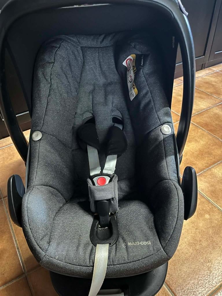 Autostoel Maxi cosi Pebble Plus - inclusief isofix 2 way fix, Kinderen en Baby's, Autostoeltjes, Gebruikt, Maxi-Cosi, 0 t/m 13 kg