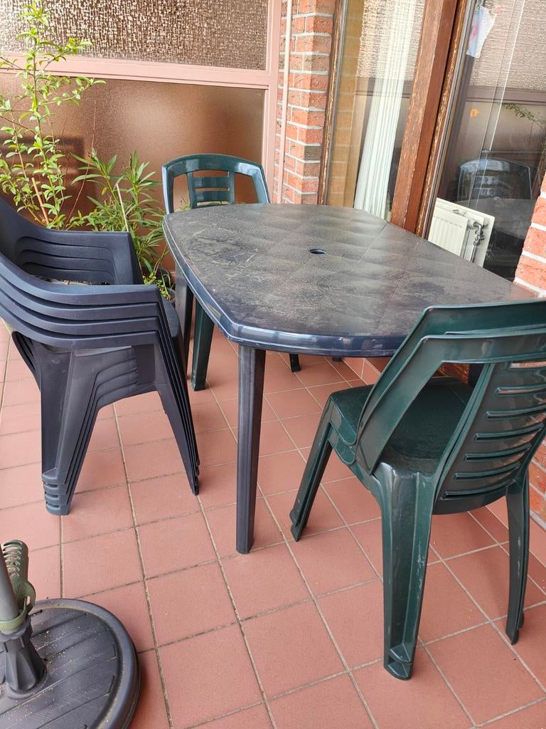 Table + 4 chaises, Utilisé, Synthétique, 4 places, Sets de jardin