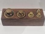 Antiek set van koperen gewichten in houten blok, Enlèvement ou Envoi, Cuivre