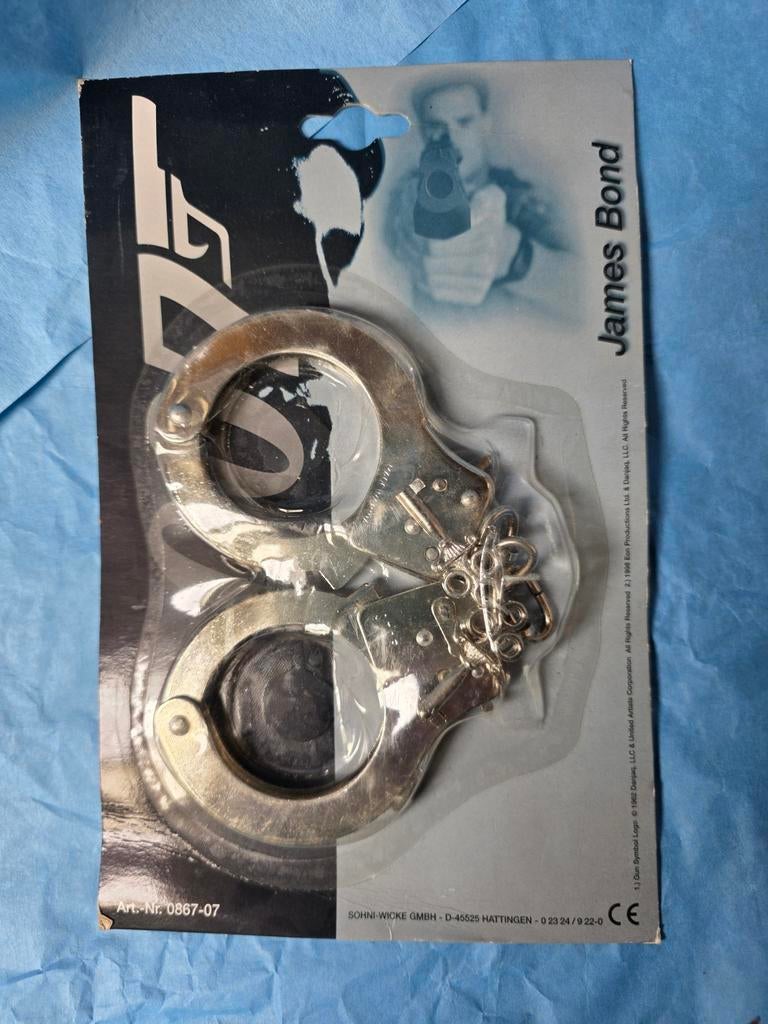 James Bond handboeienspeeltje uit 1998. Dit speelgoed zit no