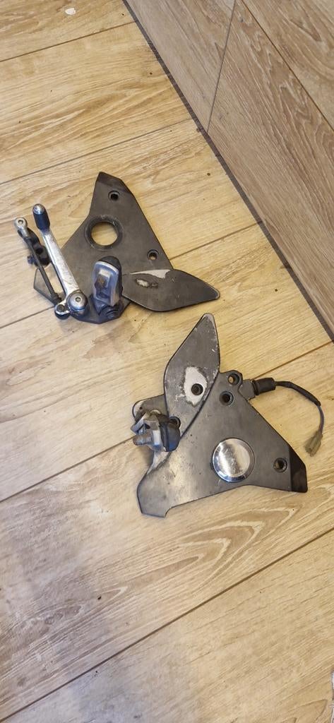 Platines reposes pieds Kawasaki Zr7 750 2001, Motos, Envoi