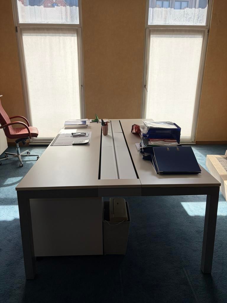 Mooi landschapsbureau van het merk Pami., Ophalen, Zo goed als nieuw, Wit