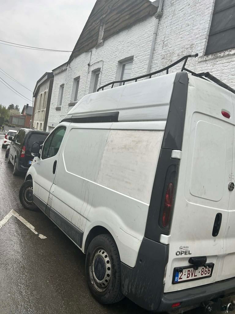Opel vivaro blanche