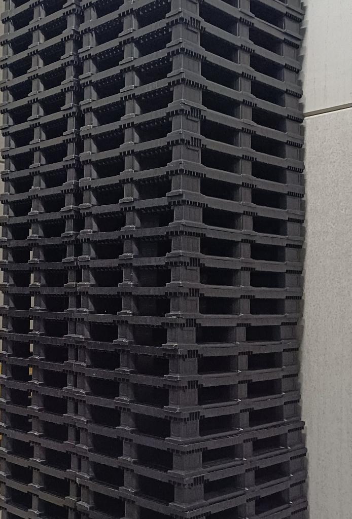 Palette plastique d'occasion comme neuve 80x120cm, Jardin & Terrasse, Bois de chauffage, Bûches, Enlèvement