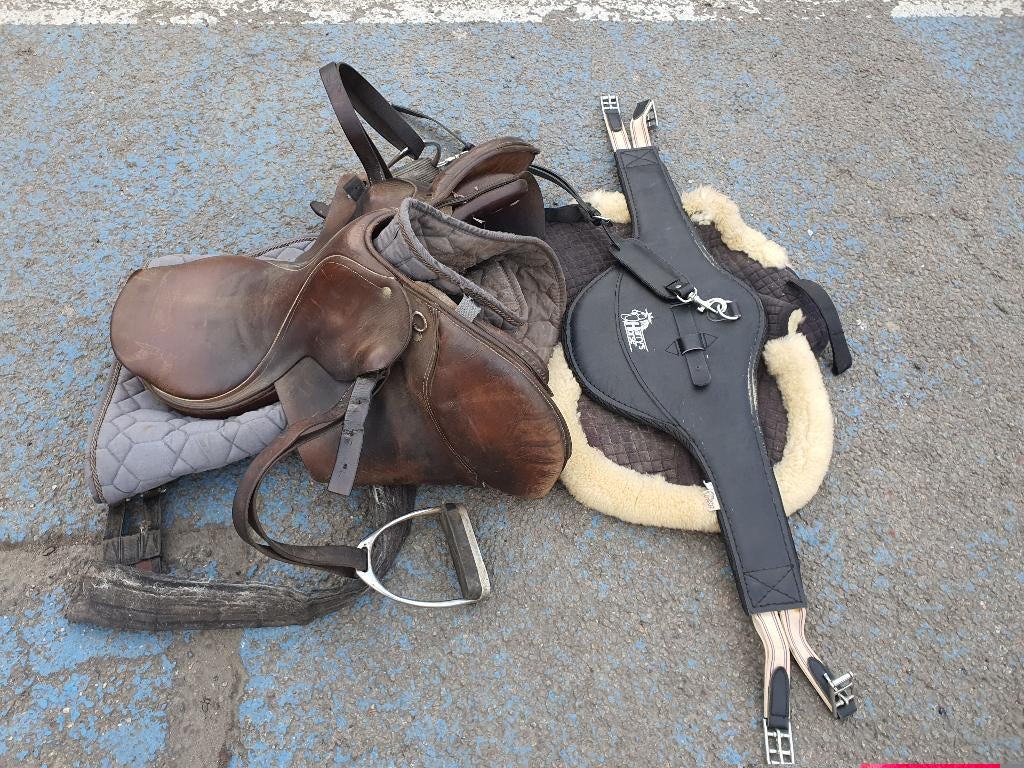 Selle d'équitation en cuir véritable, Enlèvement, Comme neuf, Autres espèces