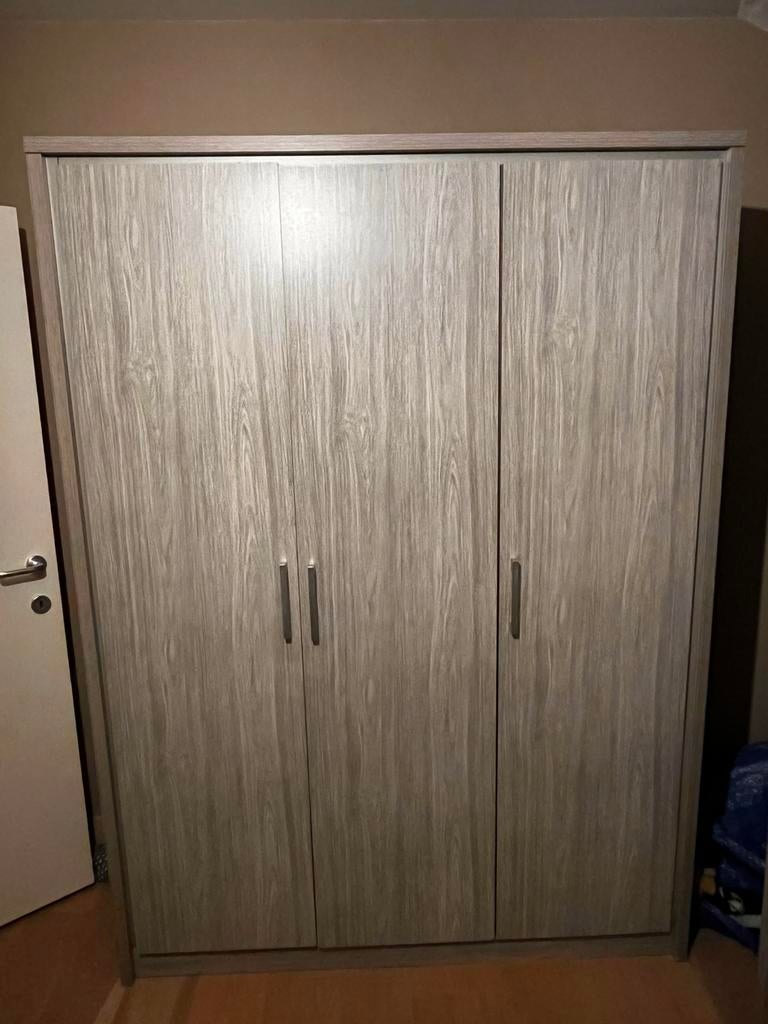 Kledingkast, 150 à 200 cm, Comme neuf, Enlèvement, Plusieurs portes