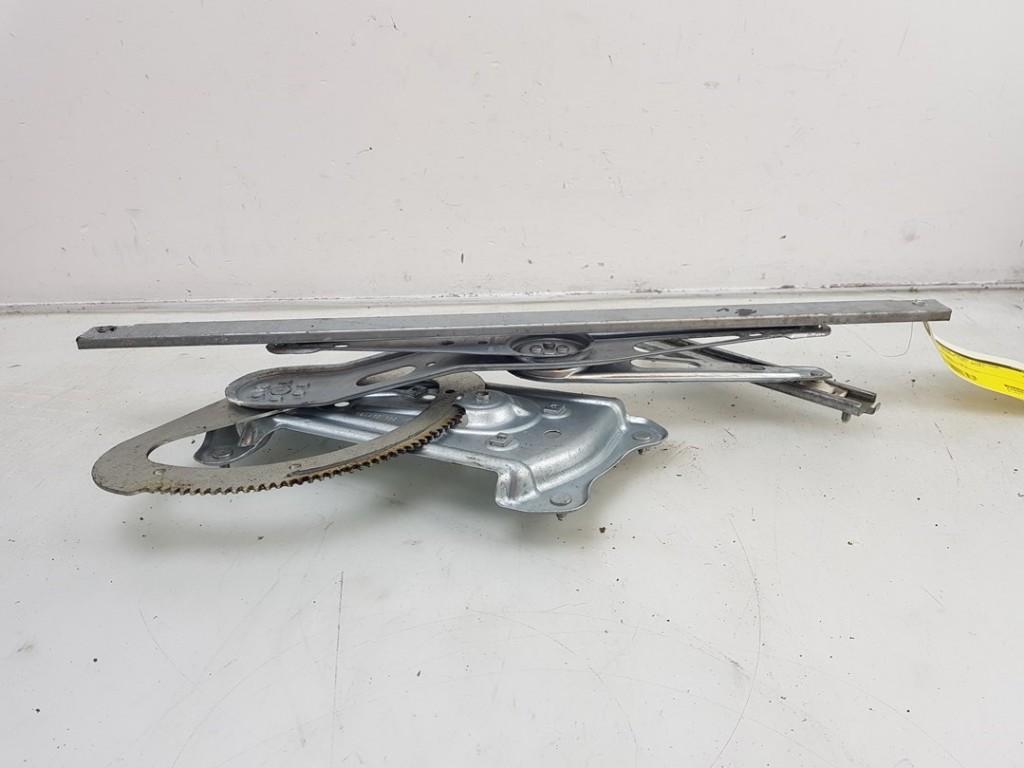 VITRE MECANISME AVANT GAUCHE Renault Megane III Coupe (DZ), Renault, Utilisé, Peter-Huppertz-Straße 5
51063  Köln, DE, Dialog.deutschland@renault.de