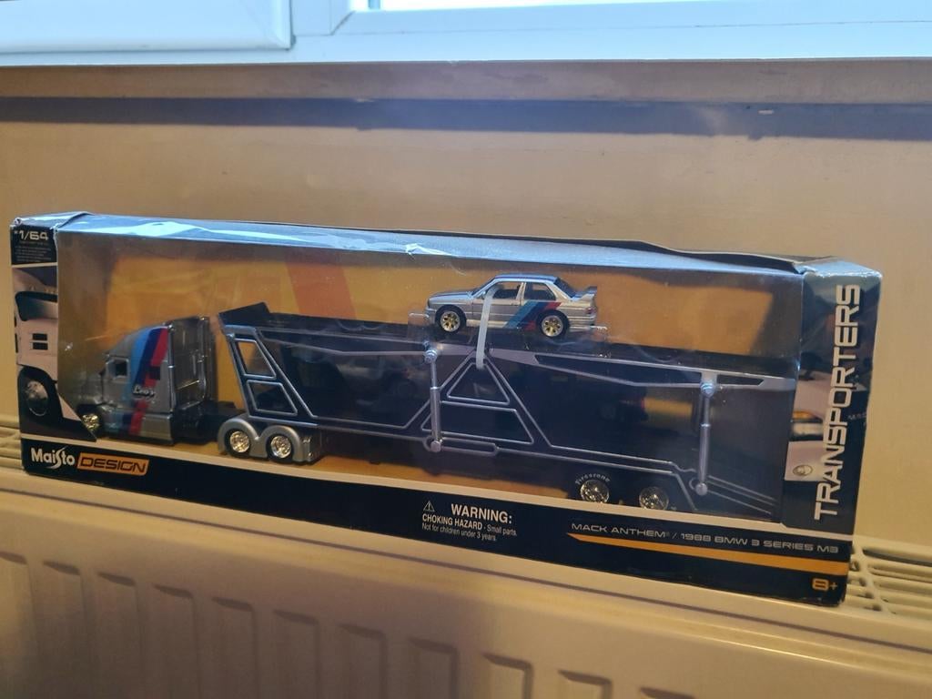 Maisto design Bmw e30 + truck en trailer 1.64, Enlèvement