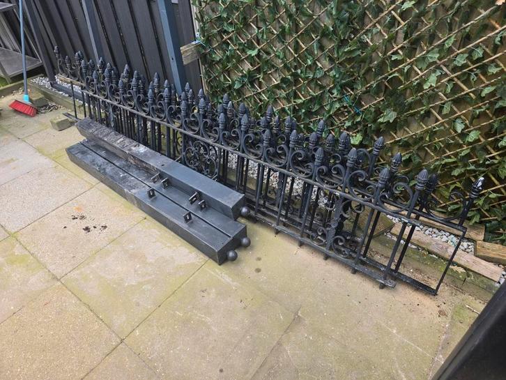 Zwart zwaar sierhekwerk, 9.82m lang, 60cm hoog, Tuin en Terras, Tuinhekken en Hekwerk, Gebruikt, Sierhekwerk, IJzer, Ophalen
