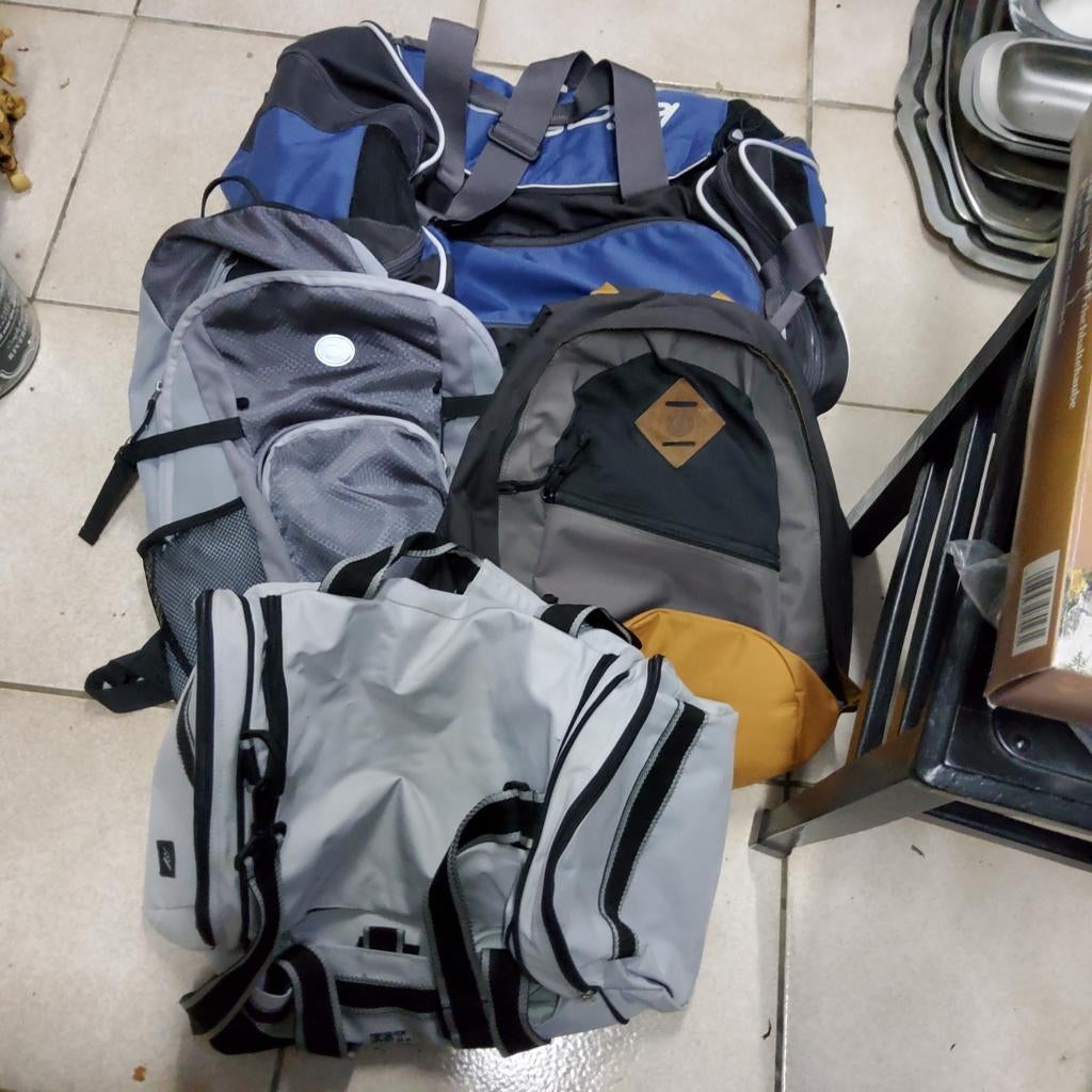 Rugzakken 5€ per stuk, Ophalen