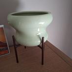 Bloempot met staander. En schaaltje met kaars, Ophalen