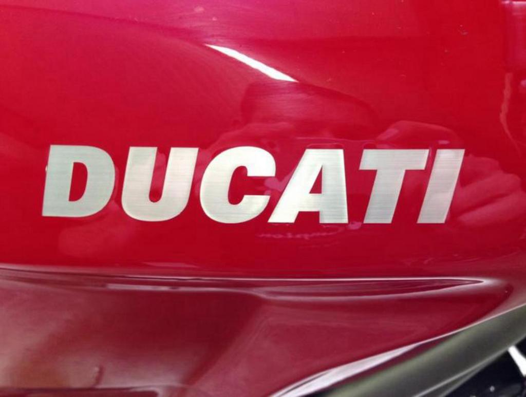 Autocollants DUCATI corse aspect aluminium véritable, Motos, Enlèvement ou Envoi, Comme neuf