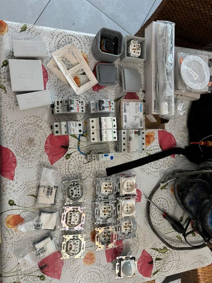Disjoncteur, prise , lampe , différentiel, Bricolage & Construction, Électricité & Câbles, Comme neuf, Interrupteur, Interrupteur