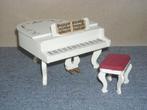 Lundby vleugelpiano met krukje, Verzamelen, Poppenhuizen en Toebehoren, Ophalen of Verzenden, Gebruikt