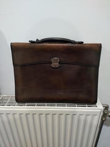 Berluti , lederen aktetas. Absolute klasse.  beschikbaar voor biedingen