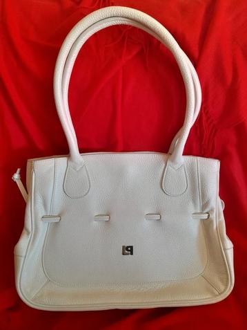 Dimension : H : 27 cm ( sans les anses) - L : 35 cm beschikbaar voor biedingen