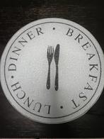 3 assiettes en verre, Enlèvement