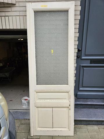 Antieke houten deuren beschikbaar voor biedingen