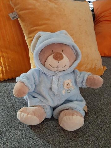 Zacht klein beertje in konijnenpak 🧸🐇 beschikbaar voor biedingen