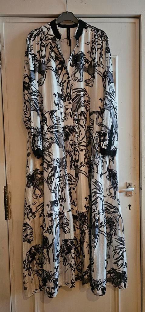 Magnifique robe Marc Cain taille 5 (42/44), Bijoux, Sacs & Beauté, Bracelets, Neuf, Enlèvement ou Envoi