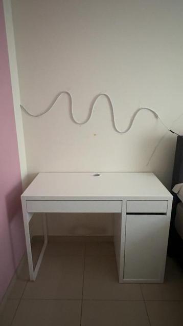Ikea bureau  beschikbaar voor biedingen