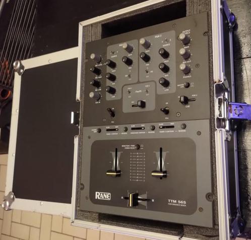 Rane TTM 56S (2-kanaals mixer en flightcase), Muziek en Instrumenten, Mengpanelen, Zo goed als nieuw, Minder dan 5 kanalen, Microfooningang
