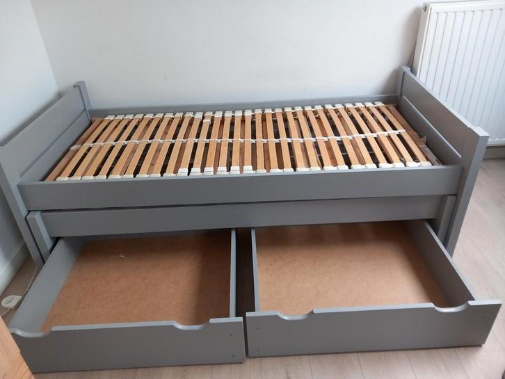 Massief houten bed, Huis en Inrichting, Slaapkamer | Bedden, Ophalen