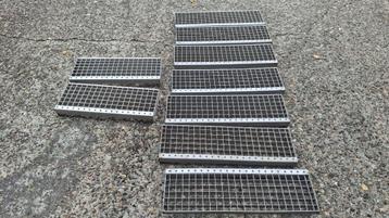 INOX traptreden RVS trappen # maasrooster met anti-sliprand beschikbaar voor biedingen