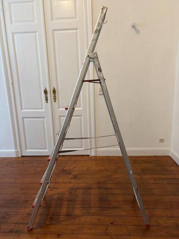 escabeau - hauteur 2 mètres - Modèle A, pliable, 2 à 4 mètres, Pliable ou rétractable/escamotable, Échelle, Enlèvement