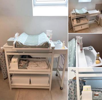 Quax verschoningstafel met uitrolbaar badje en 2 lades beschikbaar voor biedingen