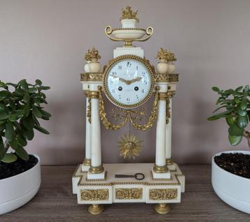 Pendule horloge à balancier Louis XVI Napoléon III bronze beschikbaar voor biedingen
