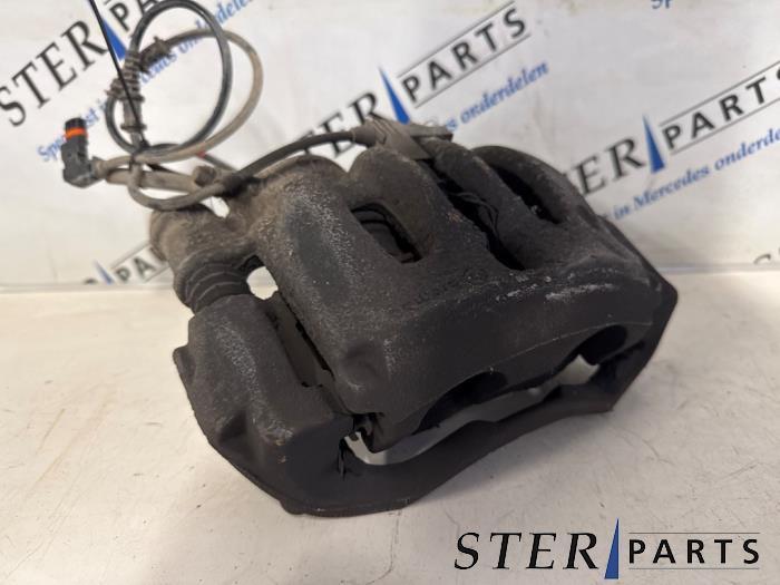 Etrier de frein (pince) avant gauche d'un Mercedes Vito, 3 mois de garantie, Utilisé, -, -