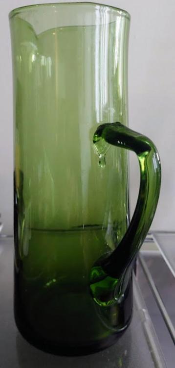 Waterkaraf groen mondgeblazen kristal - glasblazerij Boussu beschikbaar voor biedingen