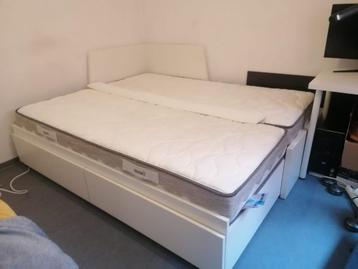 Bed Ikea FLEKKE + nieuwe matrassen / 2 persoons bed beschikbaar voor biedingen
