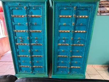 2 grote prachtige hindoemeubels in originele kleuren beschikbaar voor biedingen