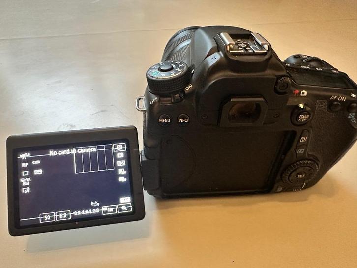 CANON EOS 70D avec zoom 18-135, Audio, Tv en Foto, Fotocamera's Digitaal, Zo goed als nieuw, Spiegelreflex, Canon, 4 t/m 7 keer