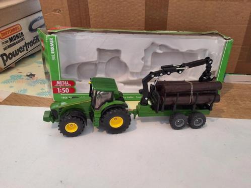 siku 1950 traktor met aangangwagen voor vervoer van boomstam, Hobby en Vrije tijd, Modelauto's | 1:50, Zo goed als nieuw, Hijskraan, Tractor of Landbouw