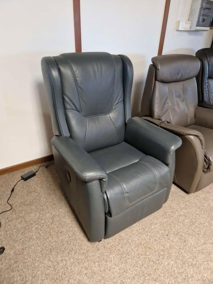 BUFFELLEDEREN ELEKTRISCHE RELAXZETEL MET UITSTAPFUNCTIE, Maison & Meubles, Chaises, Utilisé, Cuir, Enlèvement