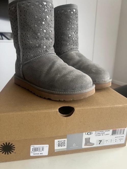 UGGS 38 gris tout neuf, Vêtements | Femmes, Chaussures, Neuf, Boots et Botinnes, Gris, Enlèvement ou Envoi