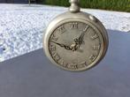 Horloge en étain  à suspendre. Fonctionne très bien, Antiquités & Art, Antiquités | Étain, Enlèvement ou Envoi