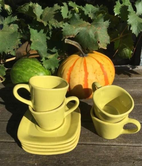 4 petits sachets de café en céramique verte avec soucoupe, Maison & Meubles, Cuisine | Vaisselle, Neuf, Tasse(s) et/ou soucoupe(s)
