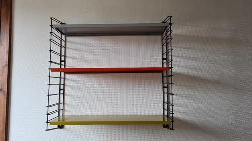 Tomado rekje met metalen leggers, rood-grijs-geel, Huis en Inrichting, Woonaccessoires | Wandplanken en Boekenplanken, Gebruikt