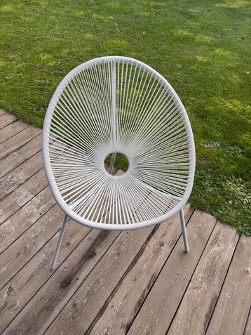 Tuinstoel beschikbaar voor biedingen