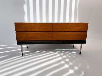 Vintage mid-century ladekast beschikbaar voor biedingen