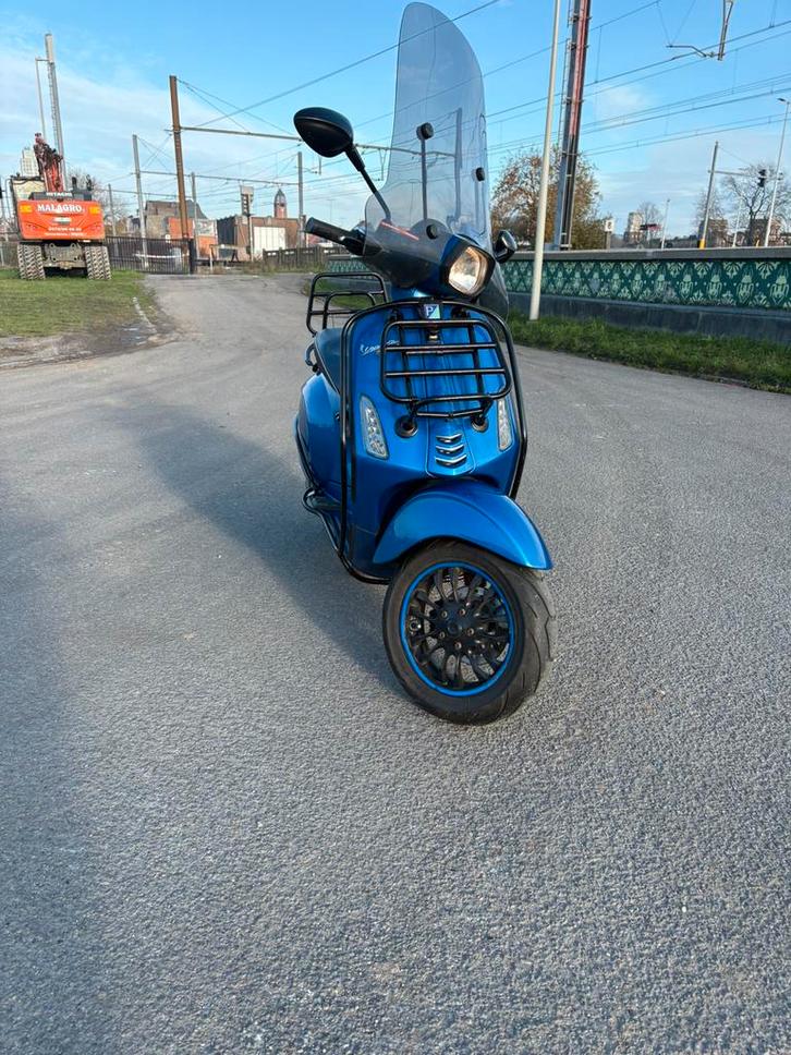 Vespa sprint A klasse full option, Fietsen en Brommers, Scooters | Vespa, Zo goed als nieuw, Ophalen